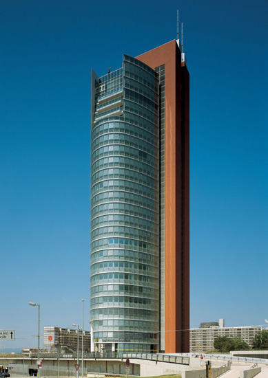 Andromeda-Tower in Wien . Wilhelm Holzbauer