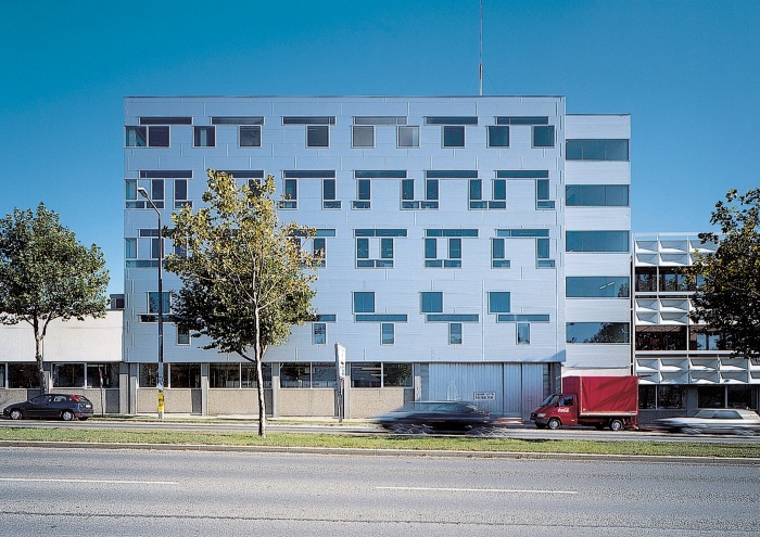 Coca-Cola-Verwaltungsgebäude in Wien . Elsa Prochazka . Preisträgerin Aluminium-Architektur-Preis 2000 