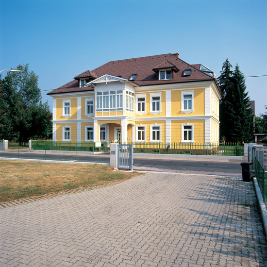 Villa, Renovierung mit Alu-Fenstern