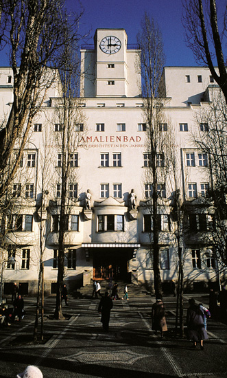 Amalienbad, Renovierung mit Alu-Fenstern, Wien