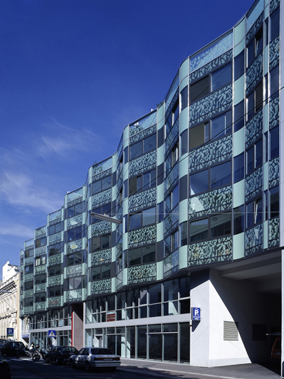 Wohnhausanlage Toscanahof in Wien 4 . Architekturbüro Peichl & Partner