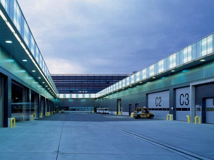 Air Cargo Center in Wien, Treusch architecture