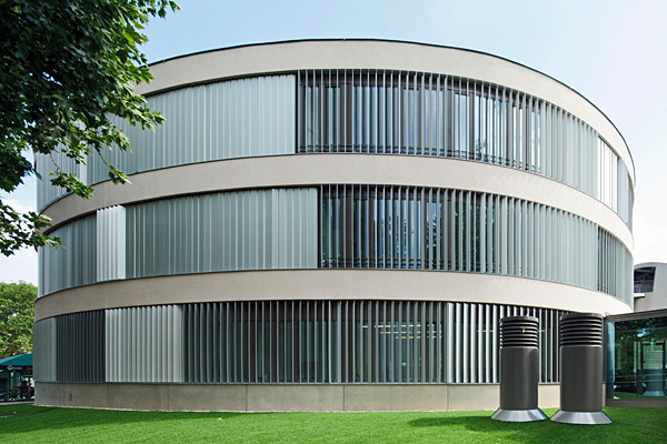 Bildungszentrum Simmering in Wien . Arch. Martin Kohlbauer