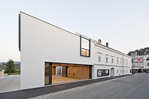 © www.alufenster.at | Hertha Hurnaus - Gemeindeamt Ottensheim . SUE Architekten   